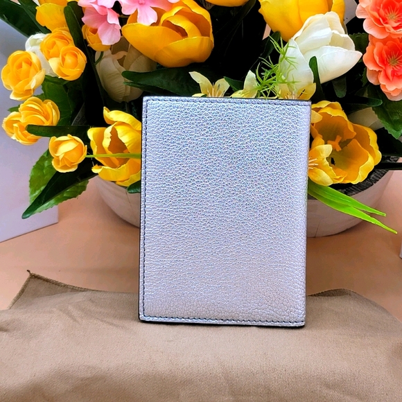 Burberry passport wallet - Picture 1 of 4